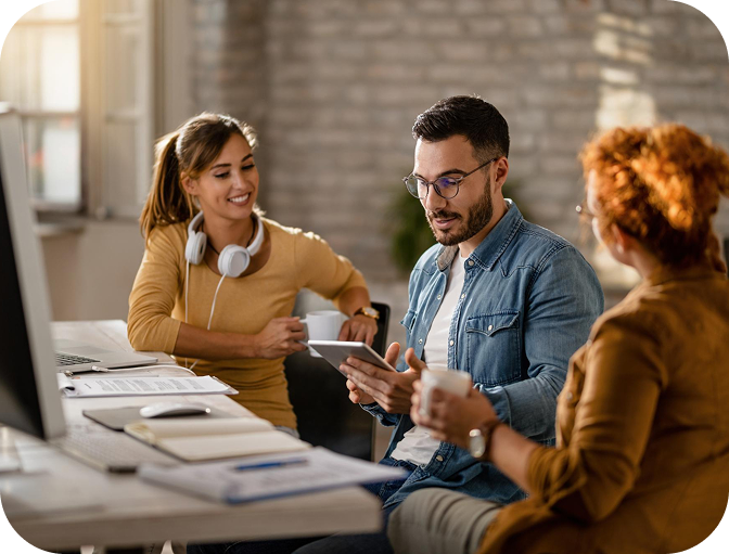 Equipo de profesionales trabajando